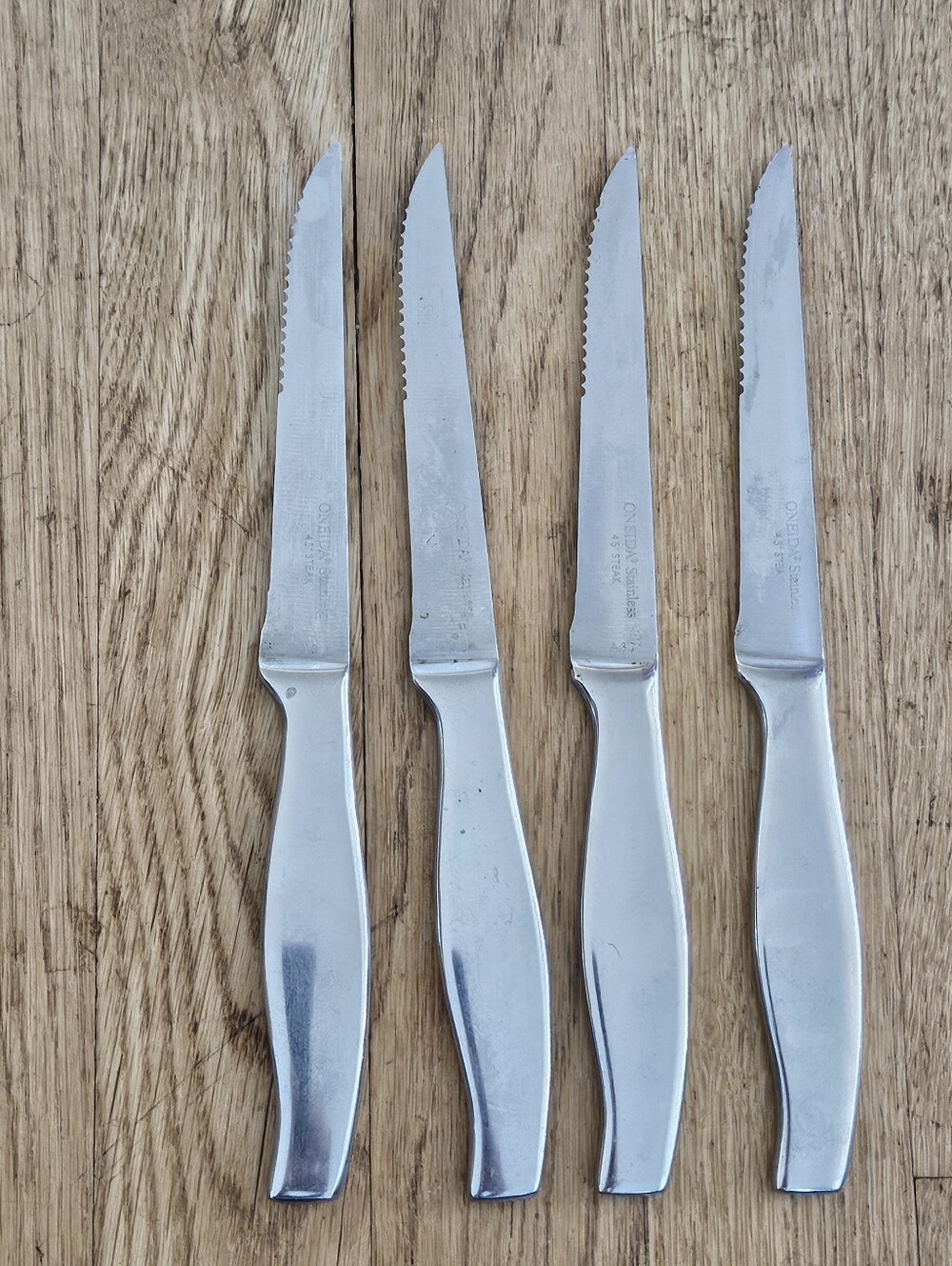 Oneida Stainless 4.5" Steak Knives